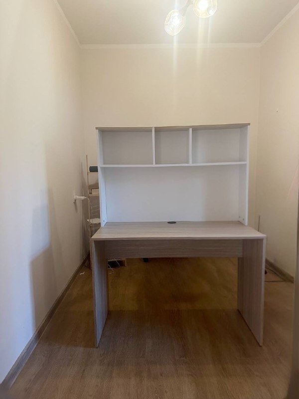 Два стола с мебелью