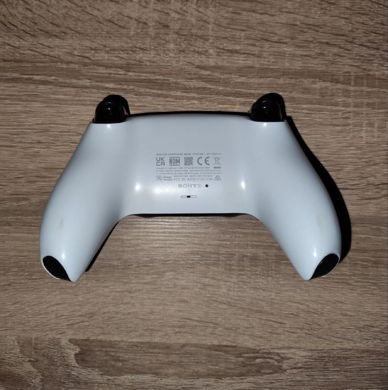 контроллер DualSense, игры Hogwarts Legacy, Street Fighter 6, Mortal Kombat 11 Ultimate, Need for Speed Unbound 2