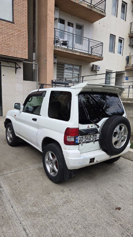Mitsubishi Pajero iO 1998 компактный внедорожник 2