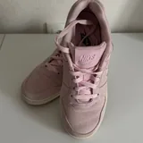 Women’s Nike sneakers 1