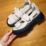 Стул, зимняя куртка, мужские и женские кроссовки, босоножки 9