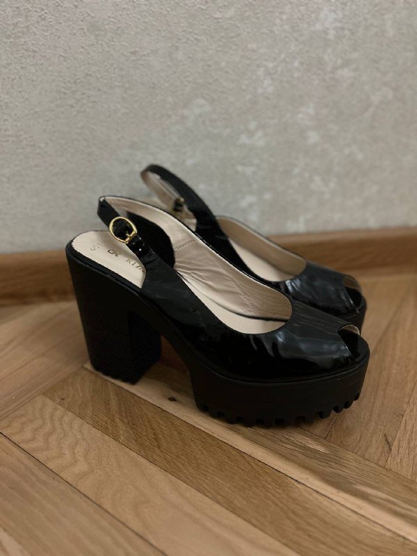 женская обувь летняя коллекция бежевые черные белые босоножки ботфорты 5