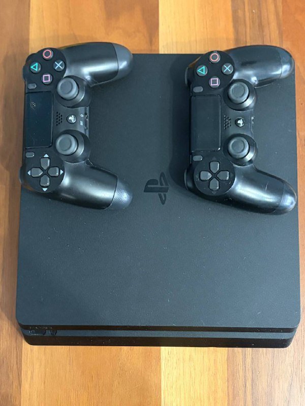 PlayStation 500 ГБ, 8ГБ ОЗУ, с двумя контроллерами