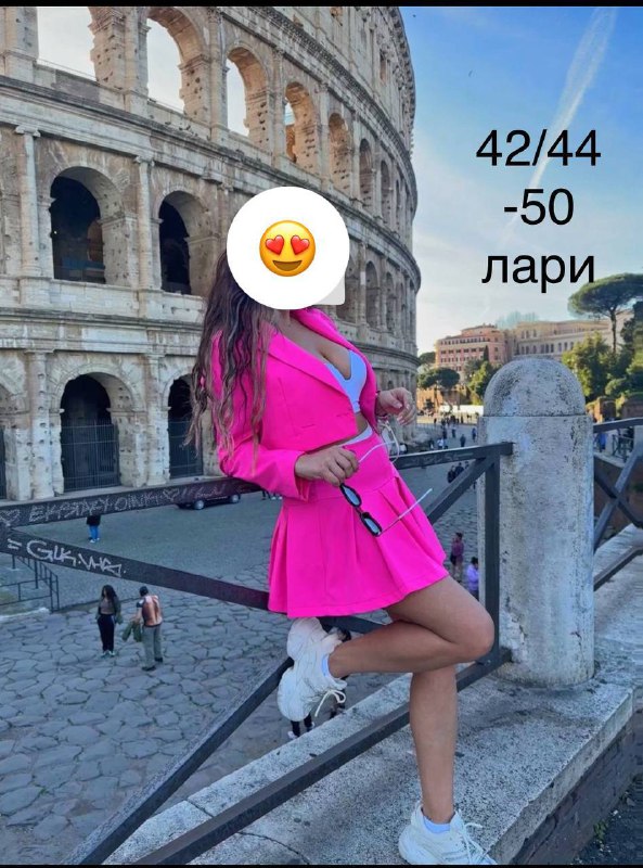 Костюмы по 30, 42/44 2