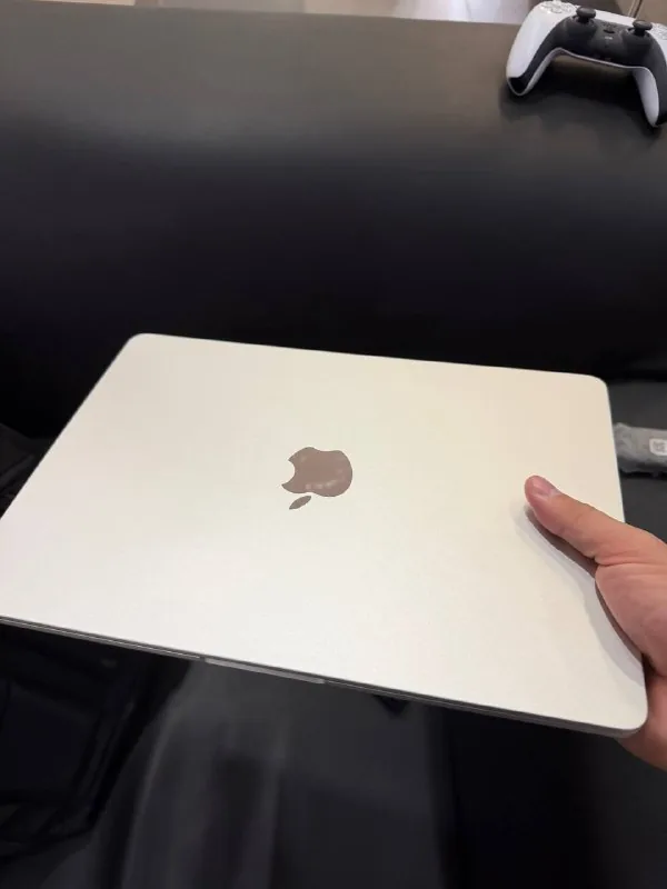 MacBook Air 13.3″ M4 1