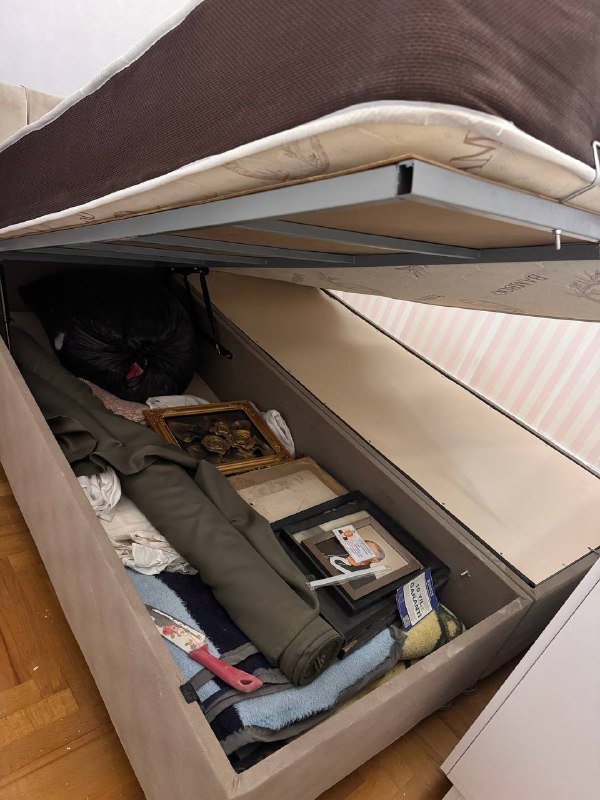 Кровать с матрасом 3