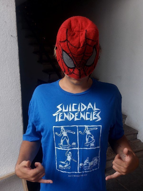 Футболки и лонгсливы рок метал панк музыка, значки 5