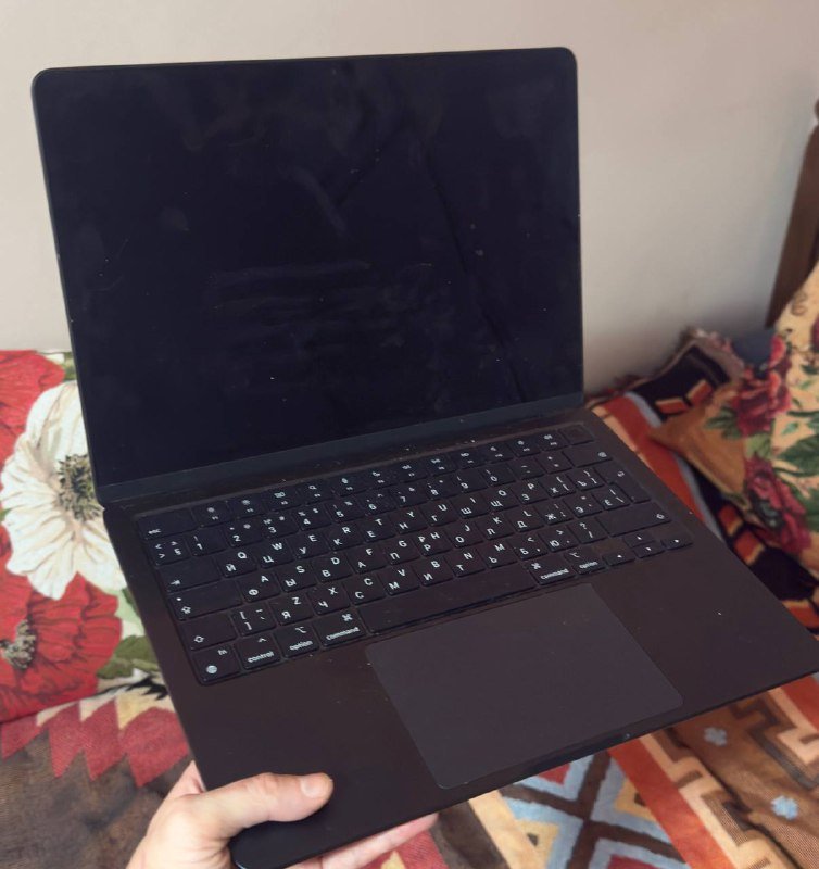 MacBook Air 13" M2 (2022) с чехлом 3