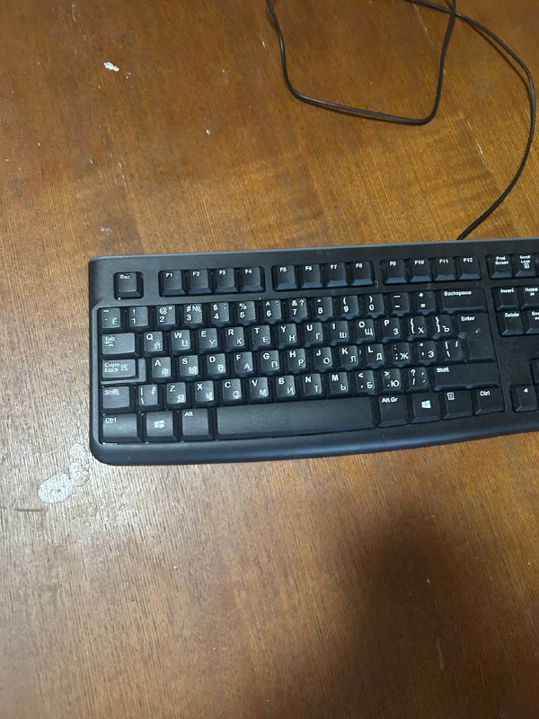 наушники JBL, клавиатура Logitech, роутер Huawei 2