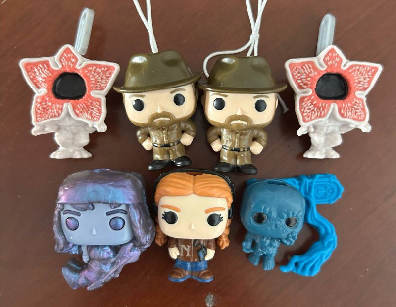 Фигурки повторки из киндера Stranger Things
