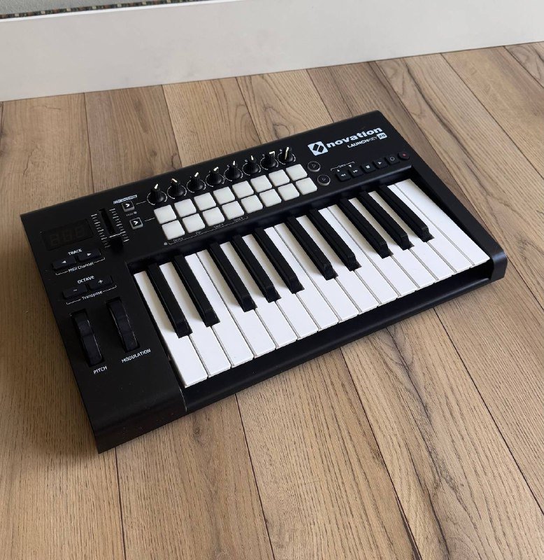 Midi клавиатура Novation launchkey 25 mk2