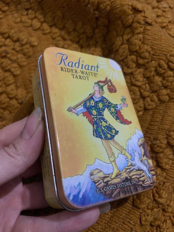 Колода таро Райдера-Уэйта в металлической коробке
