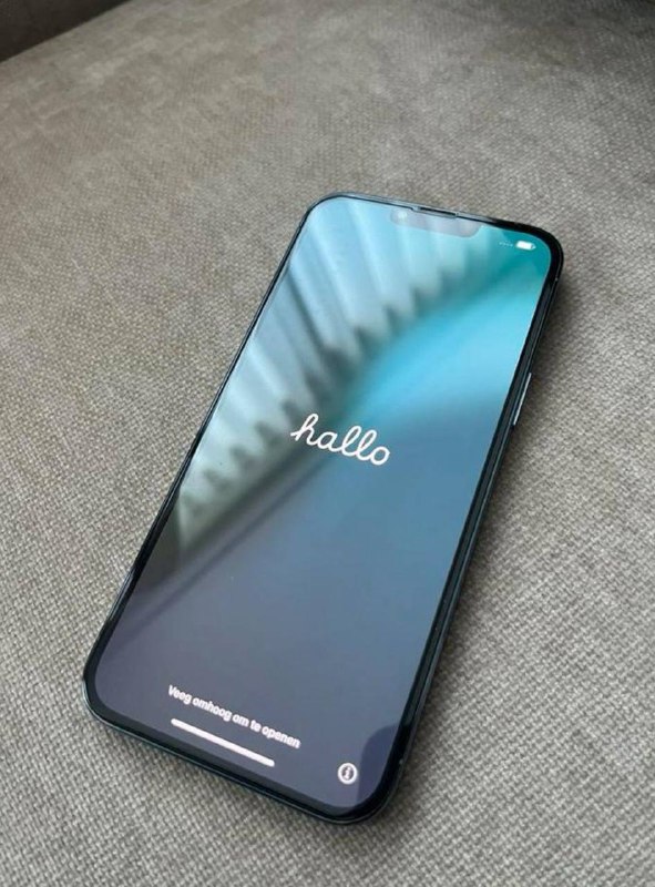 iPhone 13 Pro Max 512 gb с чехлами
