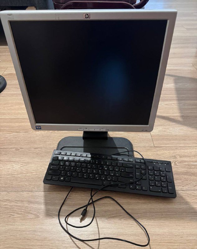 старый монитор, клавиатура