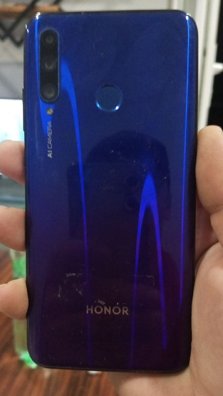 Телефон Honor 10 с разбитым стеклом 4