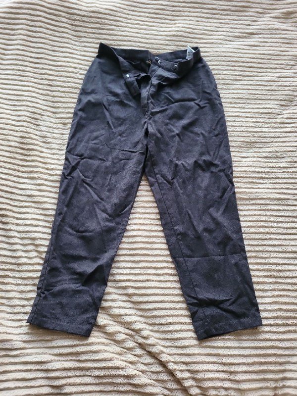 шерстяное платье мама, пиджак чёрный, майка спорт, джинсы gap, шапки тёплые, штаны marks Spencer, платья красное и светлое 7