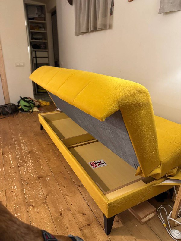 Диван желтый 6