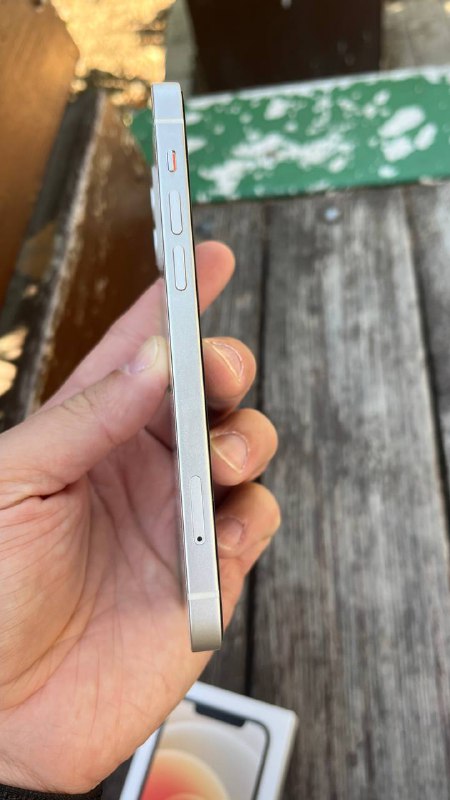 iPhone 12 64GB белый с чехлами и коробкой 4