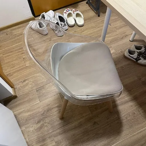 клавиатура Logitech MX Keys, наушники Beyerdynamic, стул IKEA