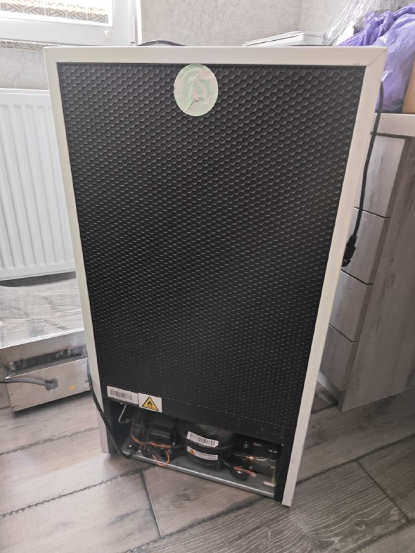 Маленький холодильник Midea 3