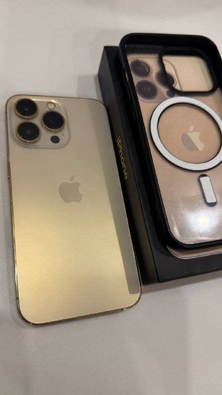 iPhone 13 Pro с защитным стеклом и чехлом