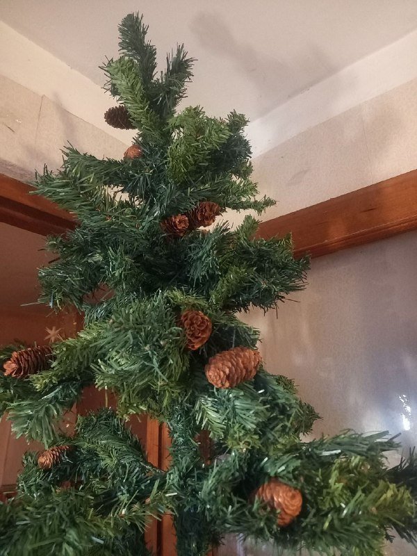 Елки искусственные с гирляндами и игрушками 4