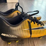 Футбольные бутсы Nike 1