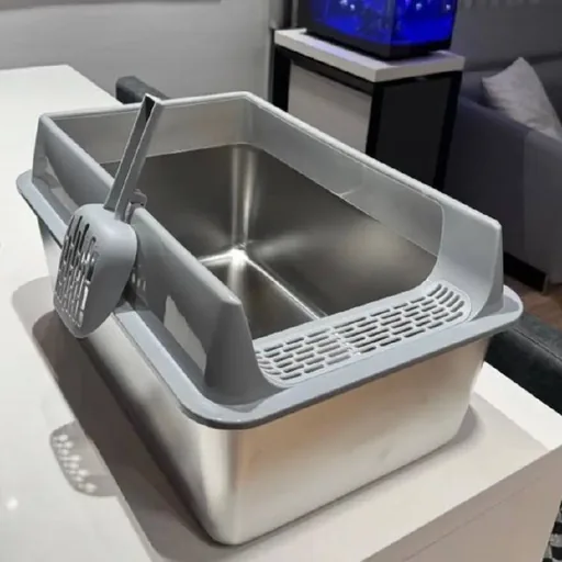 Steel cat litter box with sides and scoop