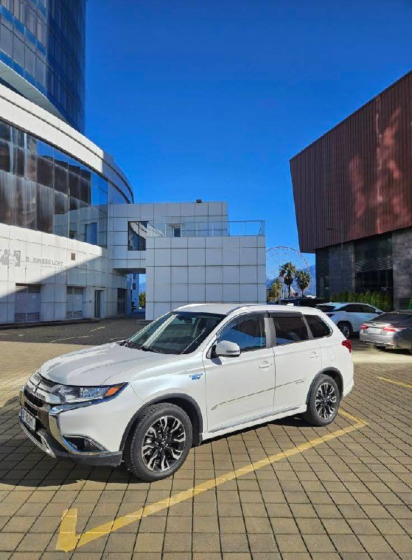 Mitsubishi outlander plug-in hybrid 2018 полный привод 8