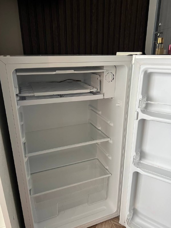 Срочно продам холодильник Hyundai 3