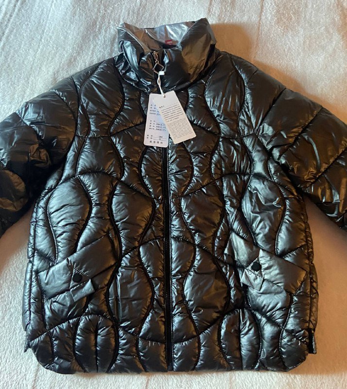 чёрная кожанная куртка, очки, шарф, зимняя куртка, джинсовая накидка, сумка, рюкзак 4