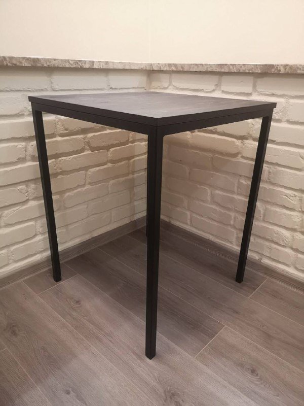 Стол 60х60 см с деревянной столешницей и металлической опорой