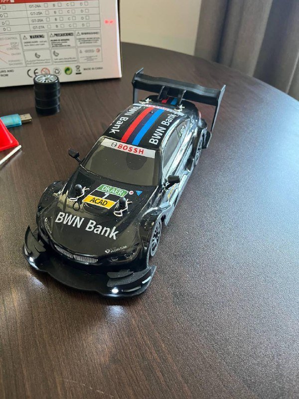 Машинка на радиоуправлении с комплектом колёс и конусами 2