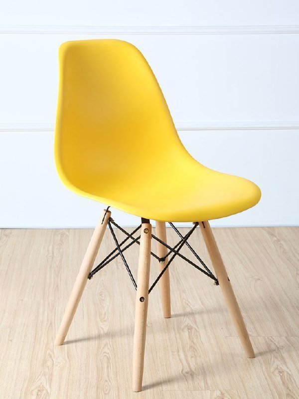 2 жёлтых стула TETCHAIR пластиковые с деревянными ножками