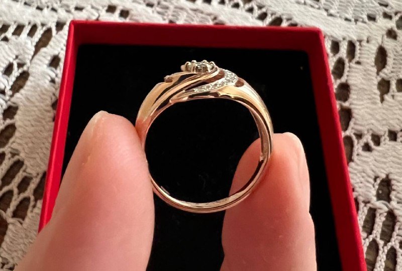 Золотое кольцо с бриллиантами 3