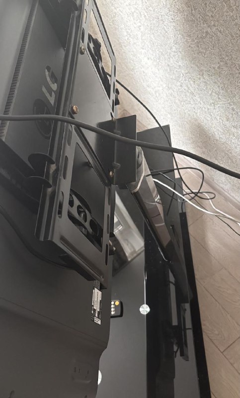 Телевизор LG 42LB5820 с подставкой и подсветкой 3