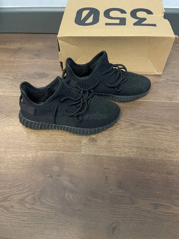 Кроссовки adidas Yeezy, рубашки Polo Ralph Lauren и Dressmann, сумка Balmain 1