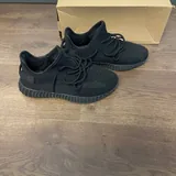 Кроссовки adidas Yeezy, рубашки Polo Ralph Lauren и Dressmann, сумка Balmain 1