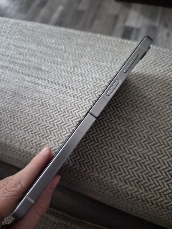 Телефон Samsung Z Flip 6 256GB серый 5