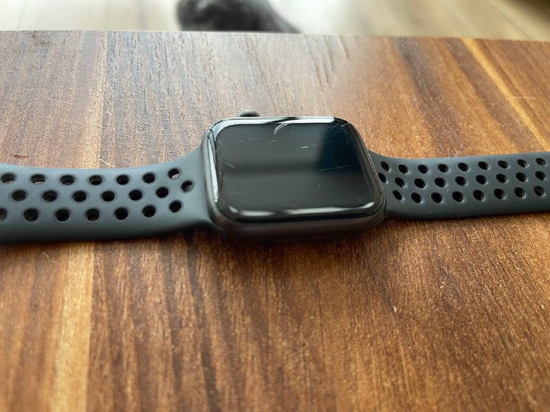 Apple Watch Series 6 45mm со сменными ремешками и зарядкой 4