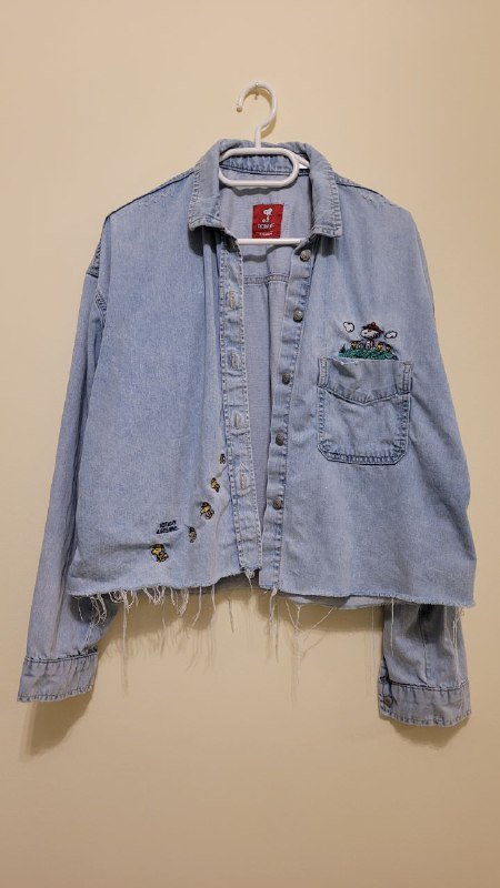 Джинсовая куртка, Голубой свитер, Черный худи, Серый худи, Бежевая майка, Джинсы, Юбка, Розовый свитер