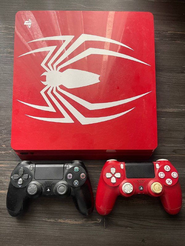 PlayStation 4 limited edition с контроллерами