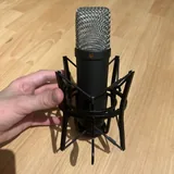 RØDE NT1 Signature, Audient iD4 MKII, Nanlite FC-120B, Godox QR-P70 + Grid 2