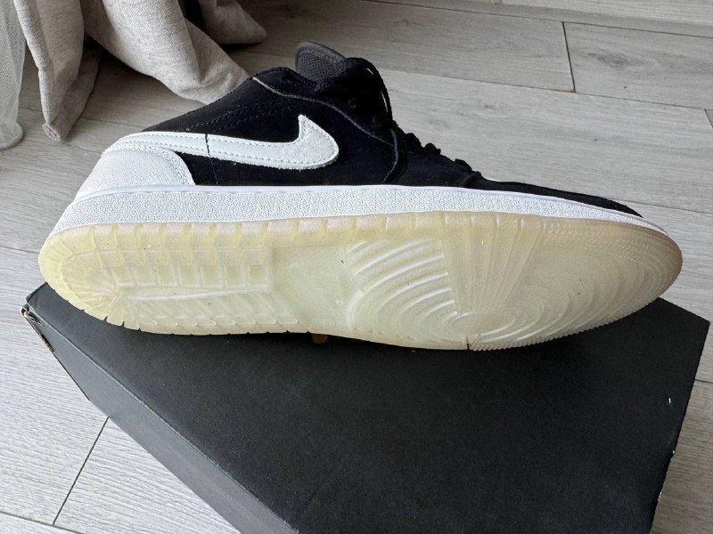 Кроссовки Nike оригинал размер 7.5 4