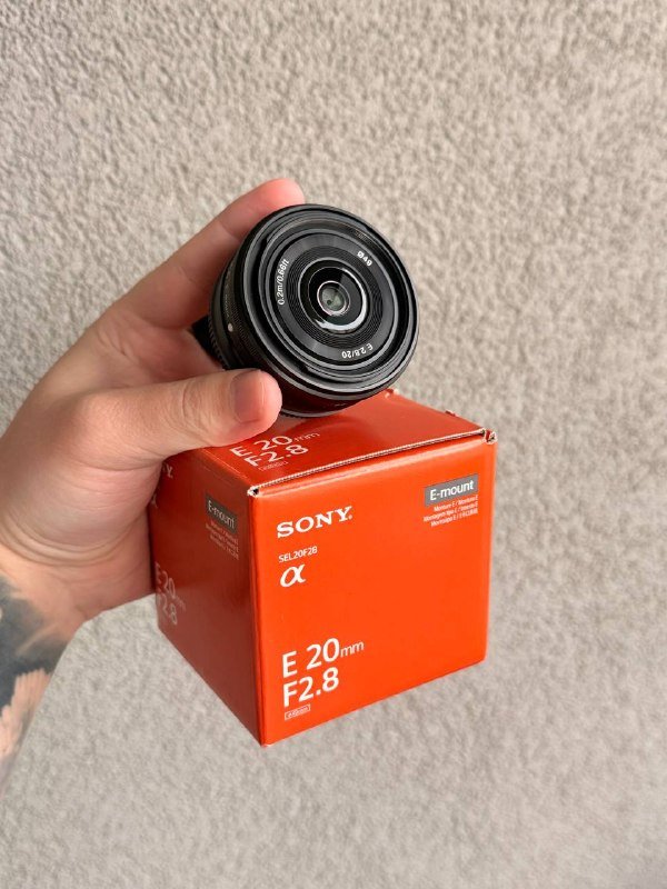 Объектив Sony 20mm f/2.8