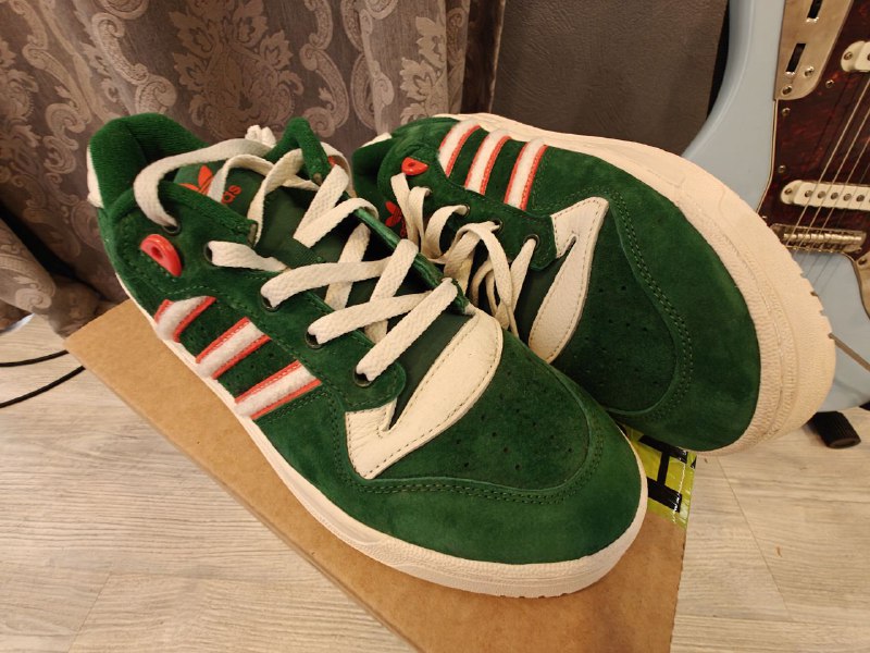 Adidas YEEZY 450, Vans old school, Adidas Rivalry Low, Crocs Crush Clog 4