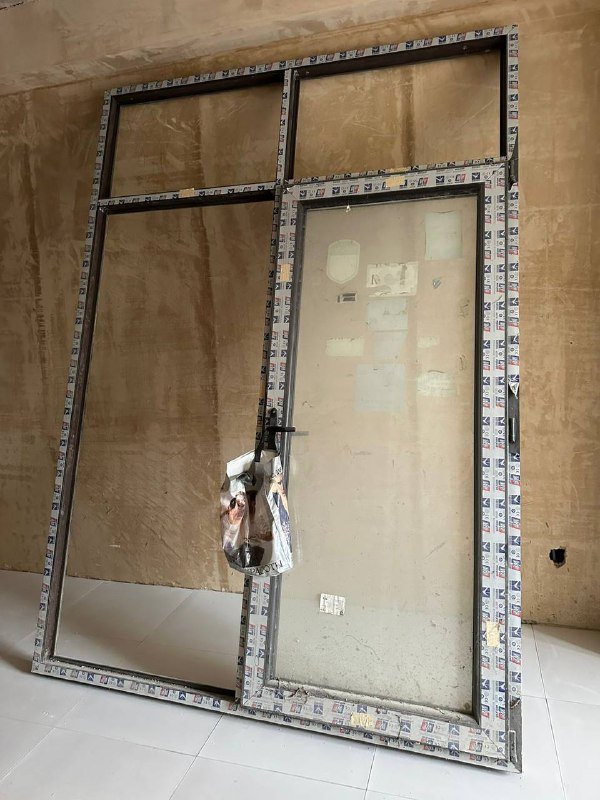 Металло-пластиковые двери с ключом 5