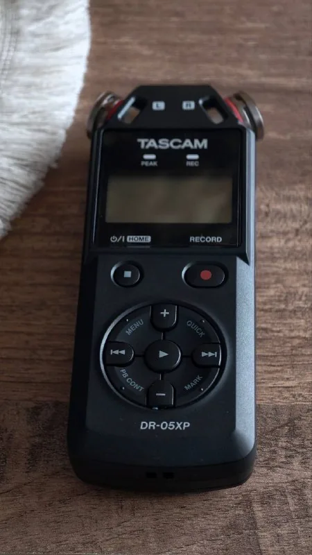 Портативный аудиорекордер TASCAM DR-05XP 1