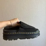 Кофты, очки, тапочки Dr. Martens, шорты, юбка 8