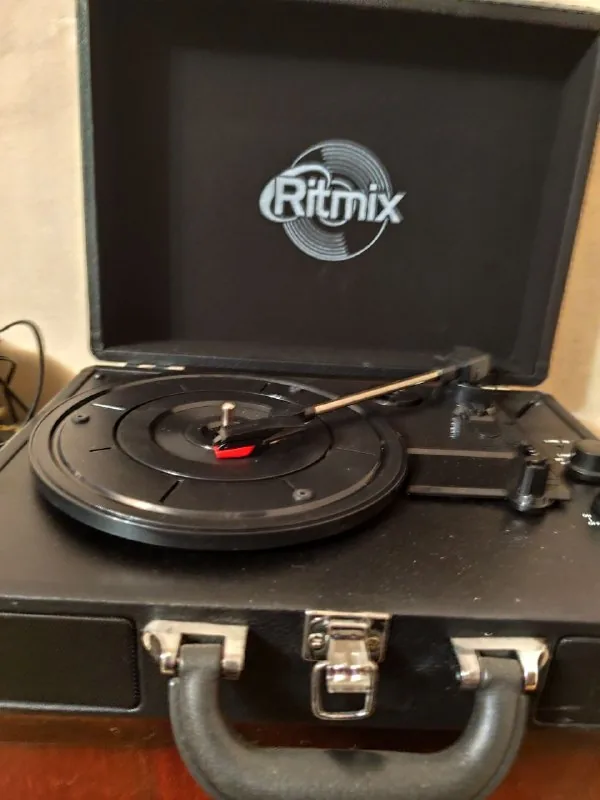 Виниловый проигрыватель Ritmix LP-120B 1
